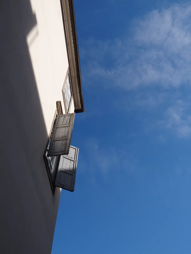 waescheleine oeffne die fenster